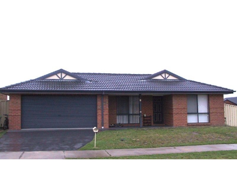 4 Sapphire Crescent, Pakenham VIC 3810