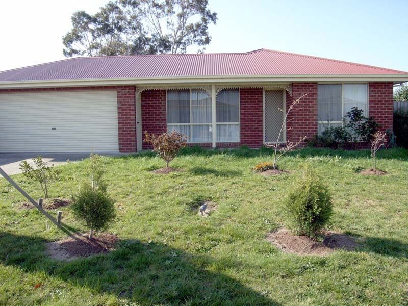 35 Grevillea Place, Pakenham VIC 3810