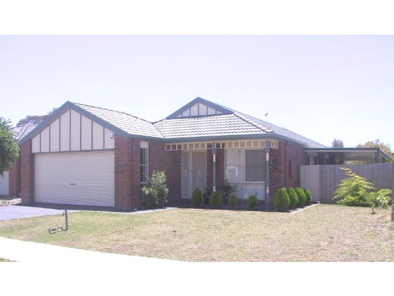 2 Gillian Place, Pakenham VIC 3810