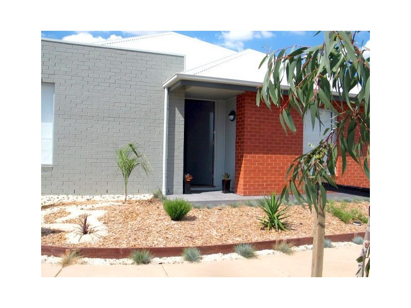 48 Stringybark Circuit, Pakenham VIC 3810