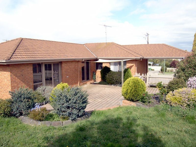 79 Eagle Drive, Pakenham VIC 3810