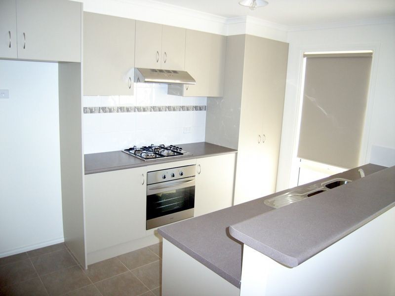 32 Wakenshaw Crescent, Pakenham VIC 3810