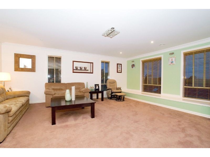 34 Shetland Court, Pakenham VIC 3810