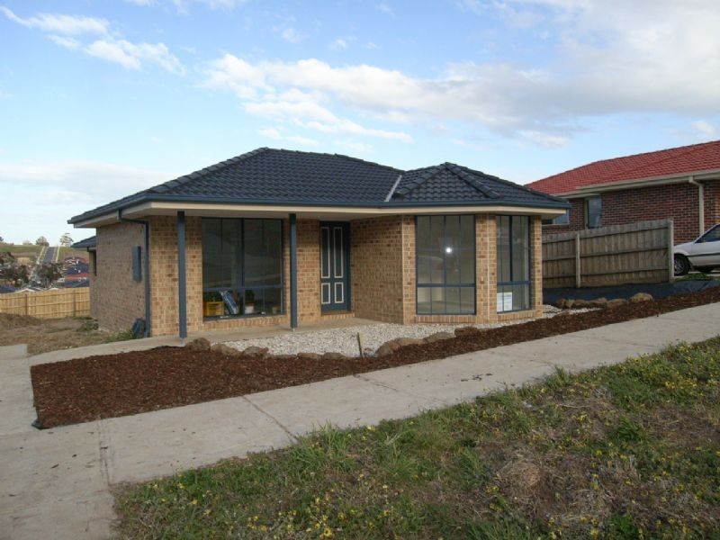 24 Tuscany Rise, Pakenham VIC 3810