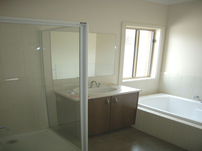 19 Honeysuckle, Pakenham VIC 3810