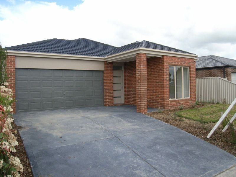 19 Honeysuckle, Pakenham VIC 3810