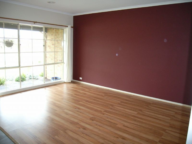 8 Henry Lawson Drive, Pakenham VIC 3810