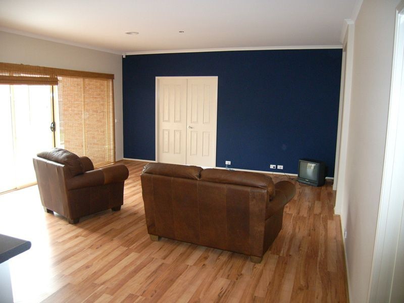 8 Henry Lawson Drive, Pakenham VIC 3810