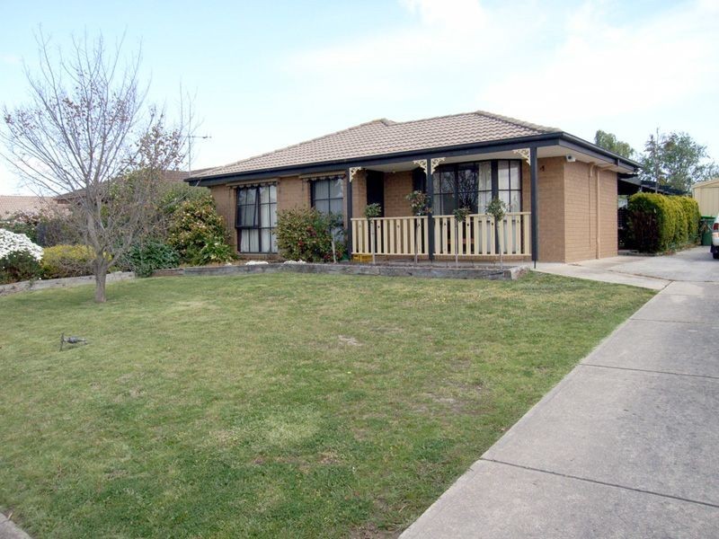 18 Bluegrass Crescent, Pakenham VIC 3810