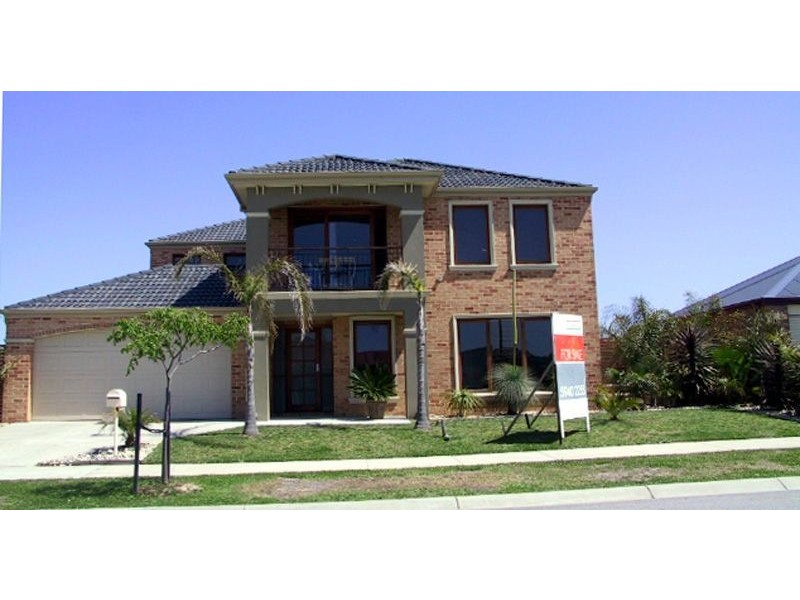 18 Honeyeater Way, Pakenham VIC 3810