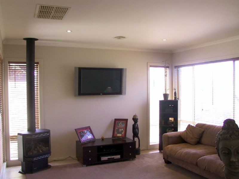 18 Honeyeater Way, Pakenham VIC 3810