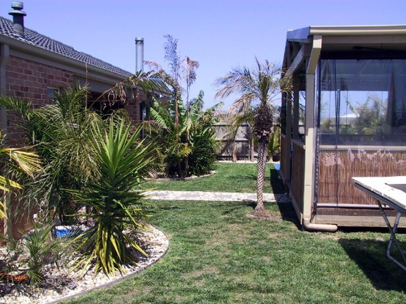 18 Honeyeater Way, Pakenham VIC 3810