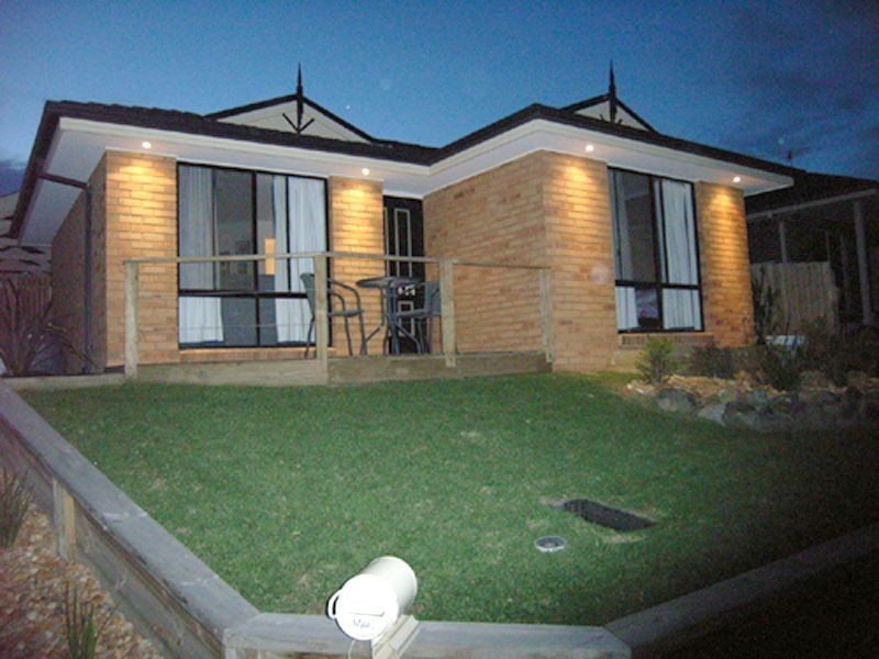 21 Riviera Drive, Pakenham VIC 3810