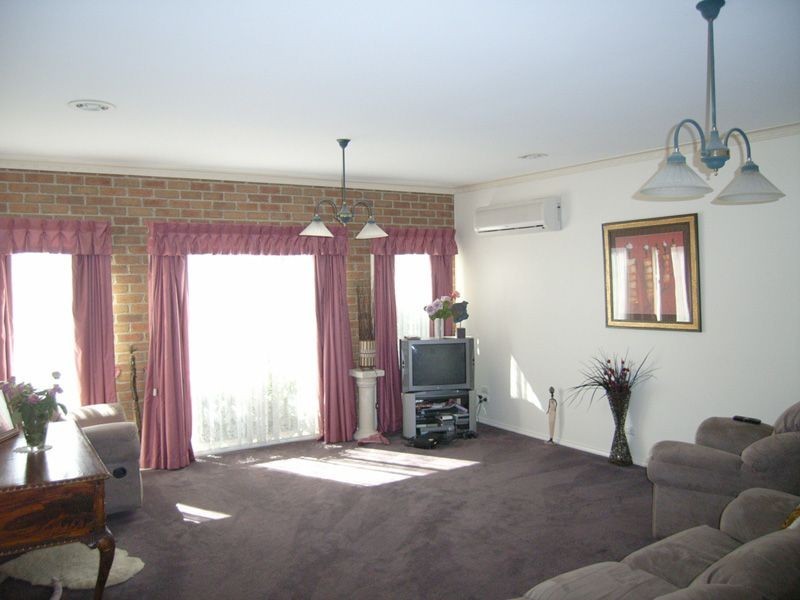 22 Meeking Drive, Pakenham VIC 3810