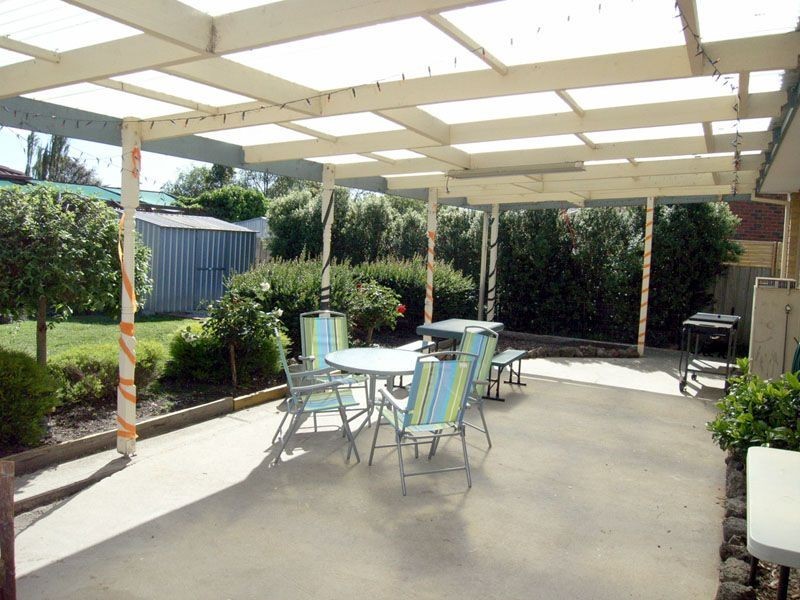 2 Bridle Place, Pakenham VIC 3810