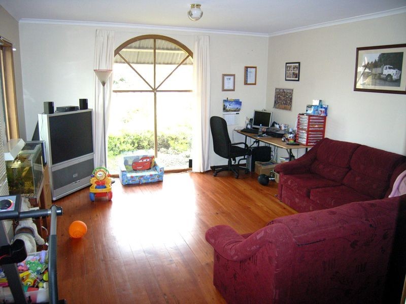 2 Bridle Place, Pakenham VIC 3810