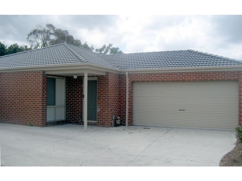 2/38 Cameron Way, Pakenham VIC 3810