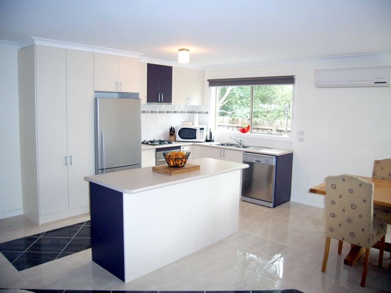 2/38 Cameron Way, Pakenham VIC 3810