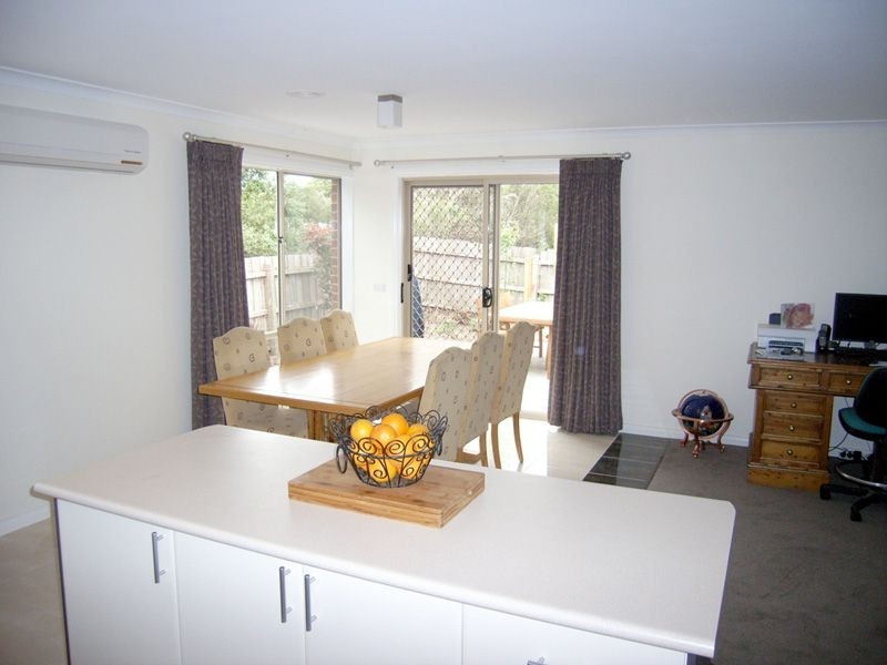 2/38 Cameron Way, Pakenham VIC 3810