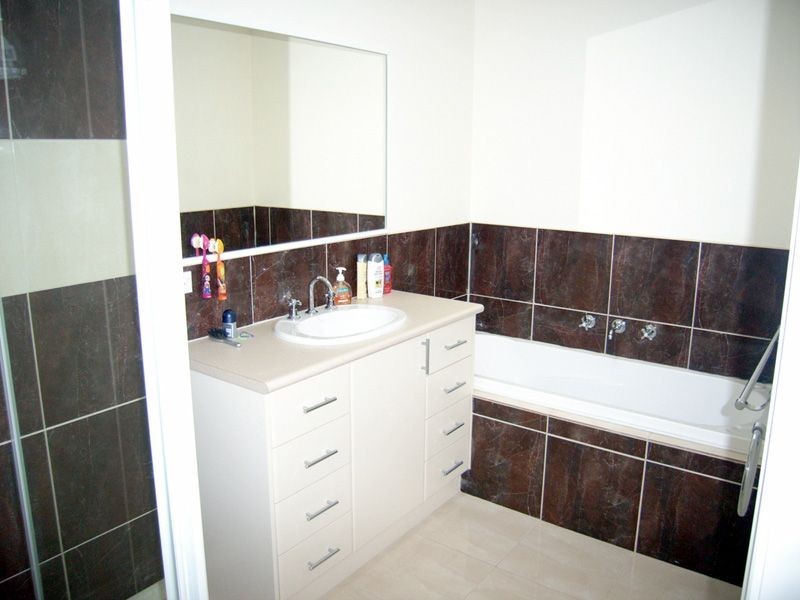 2/38 Cameron Way, Pakenham VIC 3810