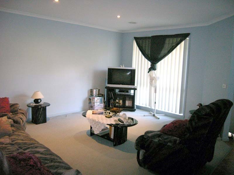 6 Kate Court, Pakenham VIC 3810