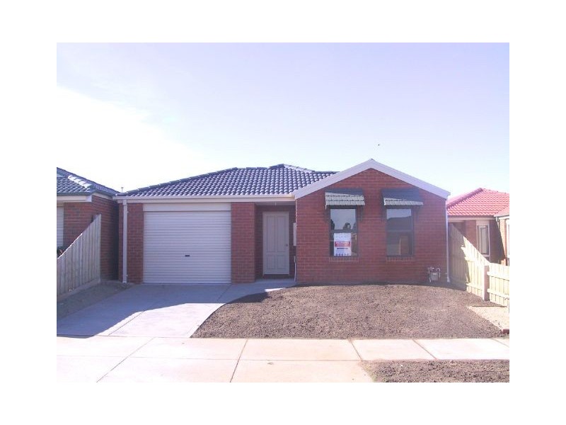 4 Sir Thomas Drive, Pakenham VIC 3810