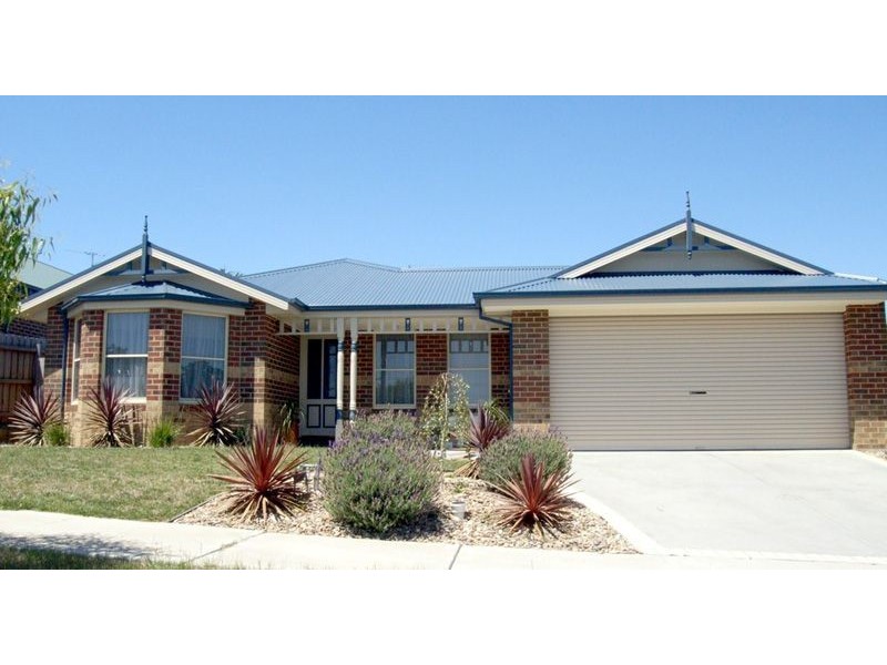 4 Renlik Court, Pakenham VIC 3810