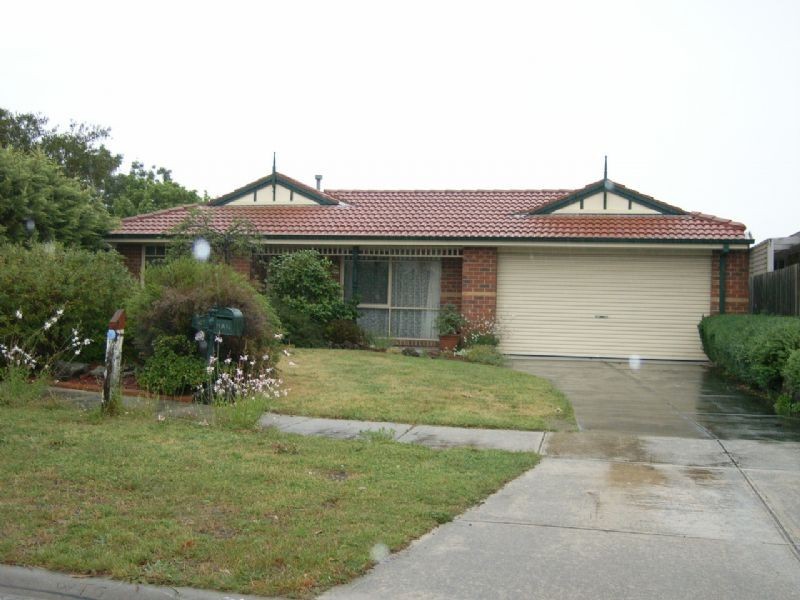 6 Anita Place, Pakenham VIC 3810