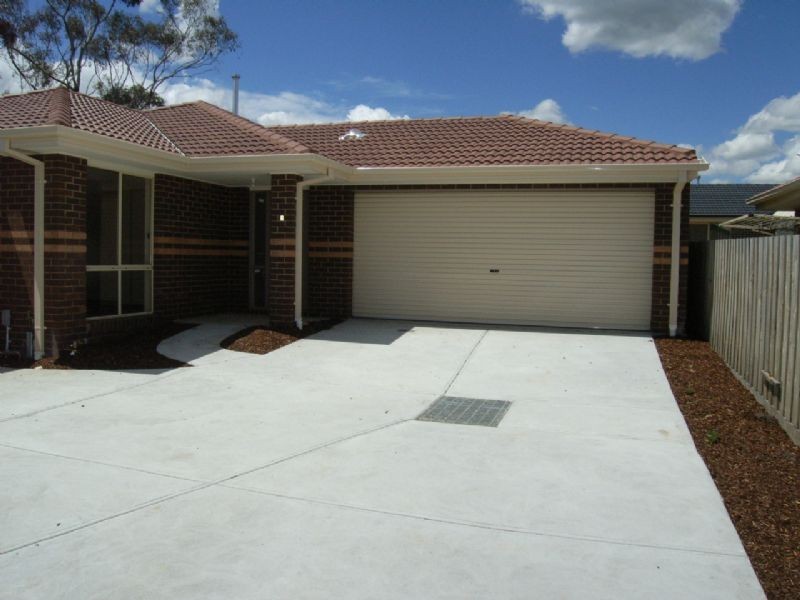 1/2 Manna Gum Drive, Pakenham VIC 3810