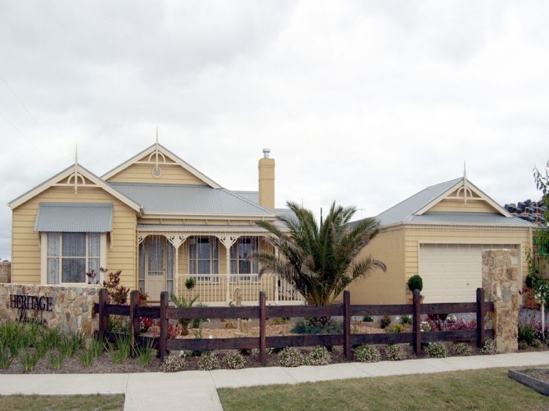 1 Henry Lawson Drive, Pakenham VIC 3810