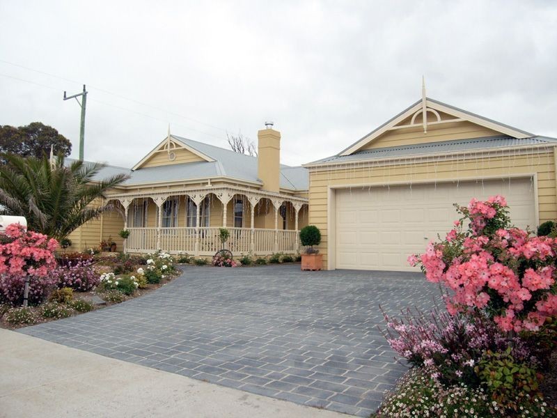 1 Henry Lawson Drive, Pakenham VIC 3810