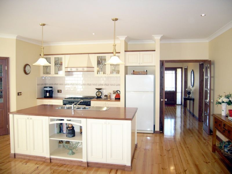 1 Henry Lawson Drive, Pakenham VIC 3810