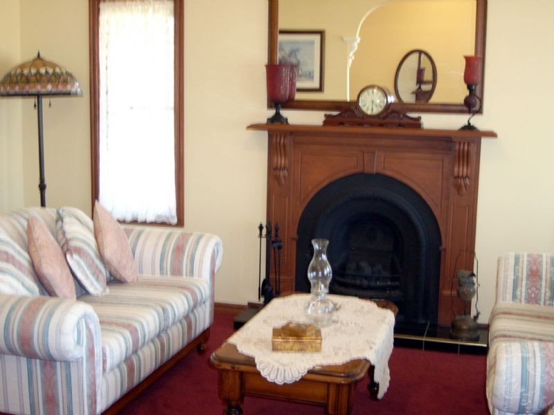 1 Henry Lawson Drive, Pakenham VIC 3810