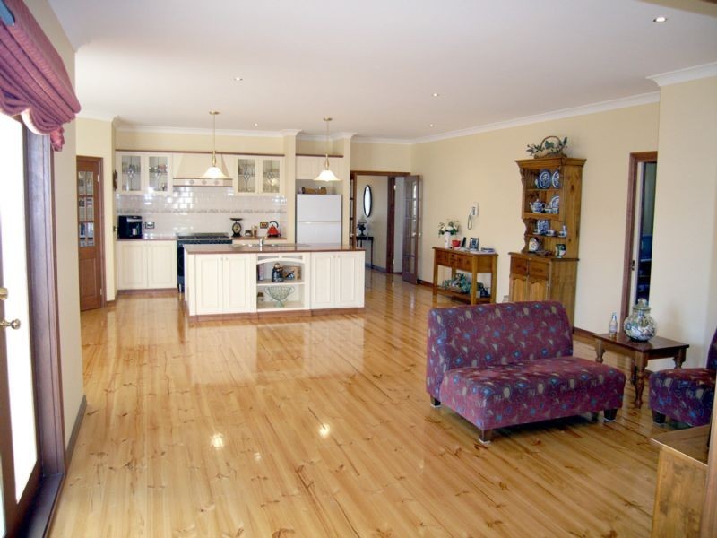 1 Henry Lawson Drive, Pakenham VIC 3810