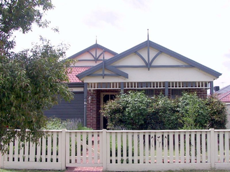 4 Cathedral Place, Pakenham VIC 3810
