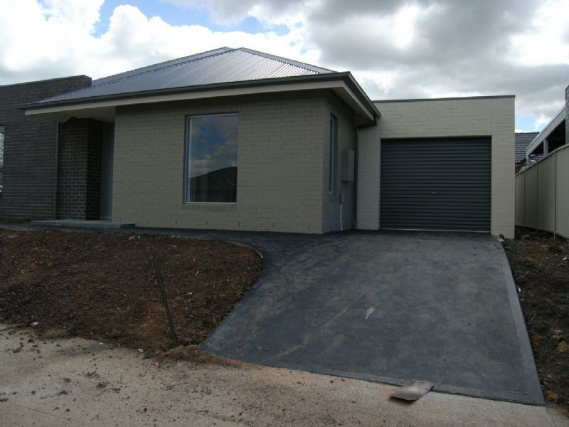 21 MacQuarie Circuit, Pakenham VIC 3810