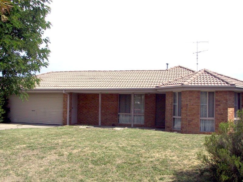 9 Nabilla Court, Pakenham VIC 3810