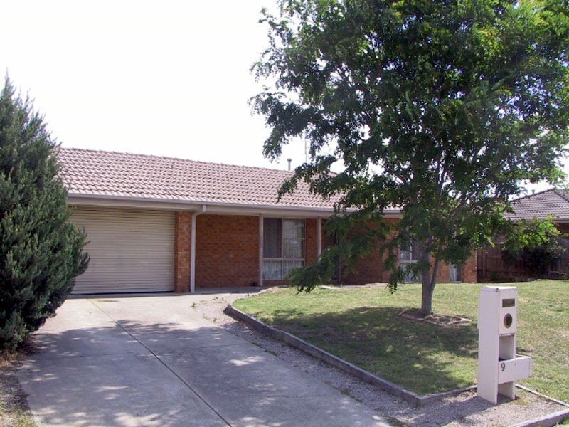 9 Nabilla Court, Pakenham VIC 3810