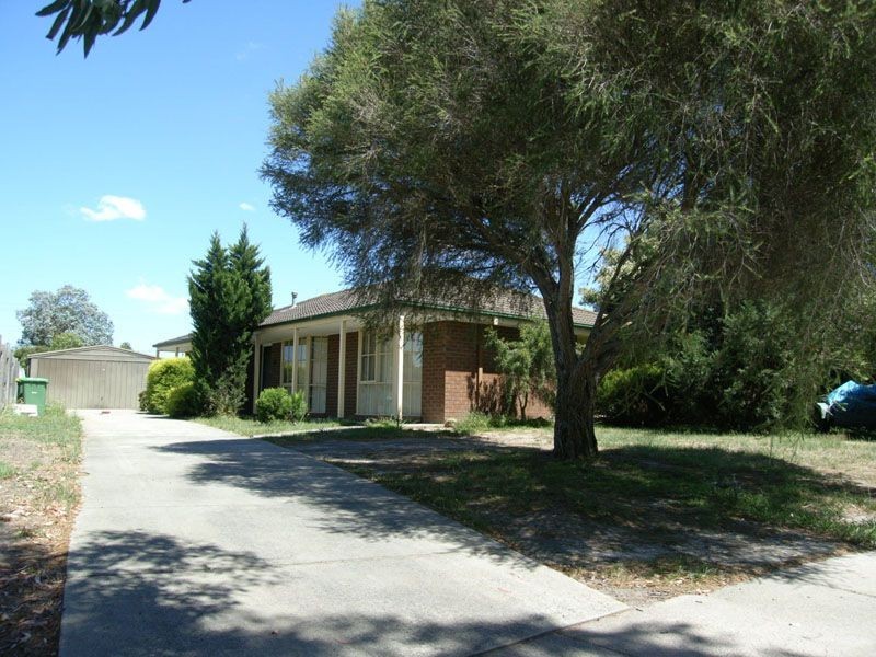 13 Ashton Place, Pakenham VIC 3810