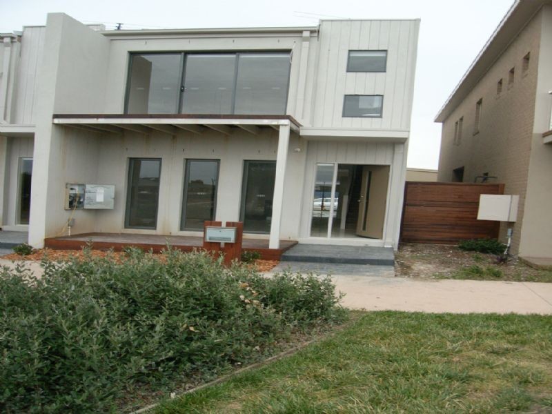 12 Dealbata Lane, Pakenham VIC 3810