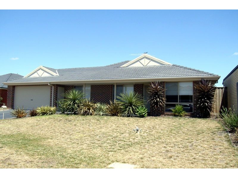 16 Storey Drive, Pakenham VIC 3810