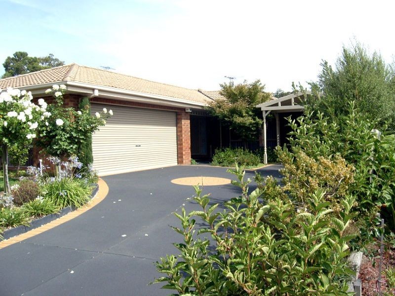 12 McGill Court, Pakenham VIC 3810