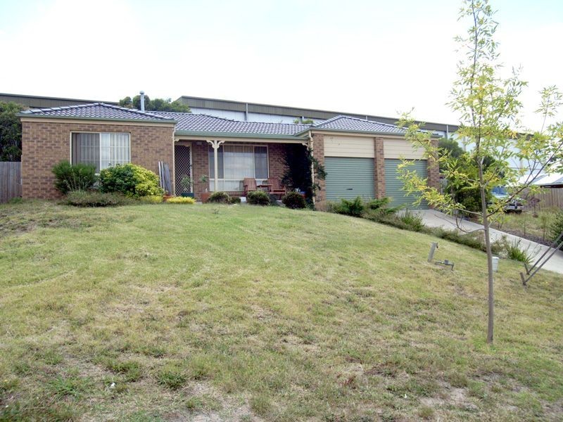 17 Kathryn Close, Pakenham VIC 3810