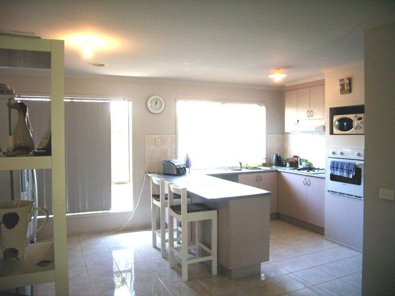 5 Holt Place, Pakenham VIC 3810