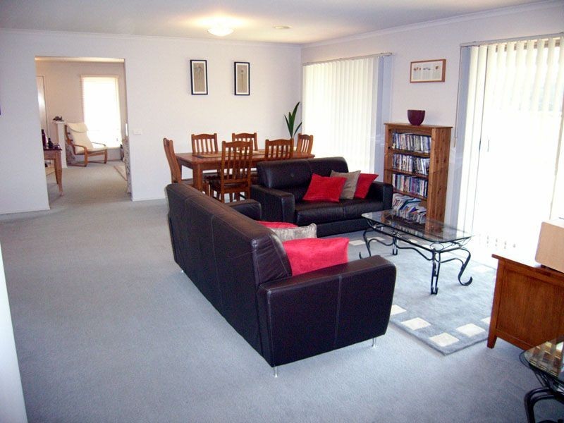 5 Holt Place, Pakenham VIC 3810