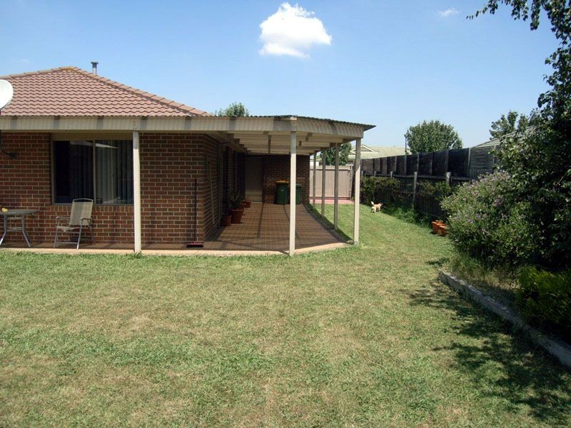 5 Holt Place, Pakenham VIC 3810