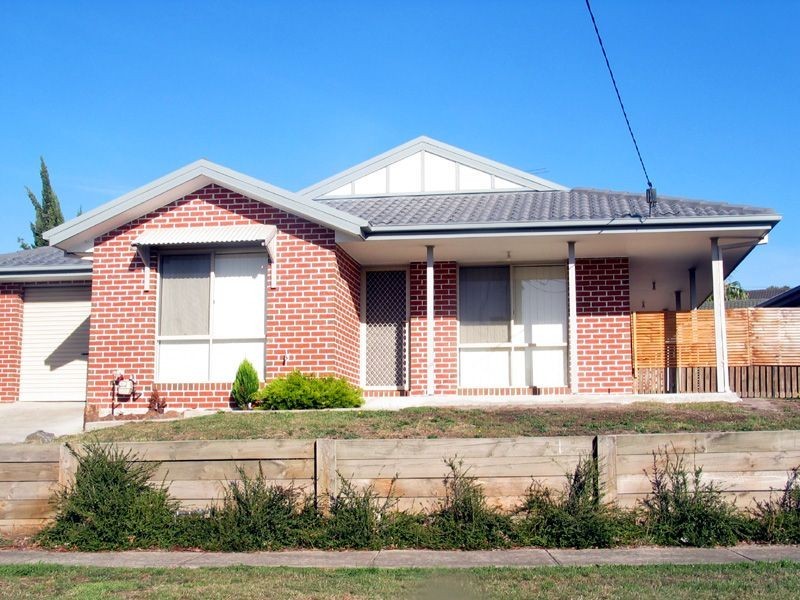 2A Paramount Way, Pakenham VIC 3810