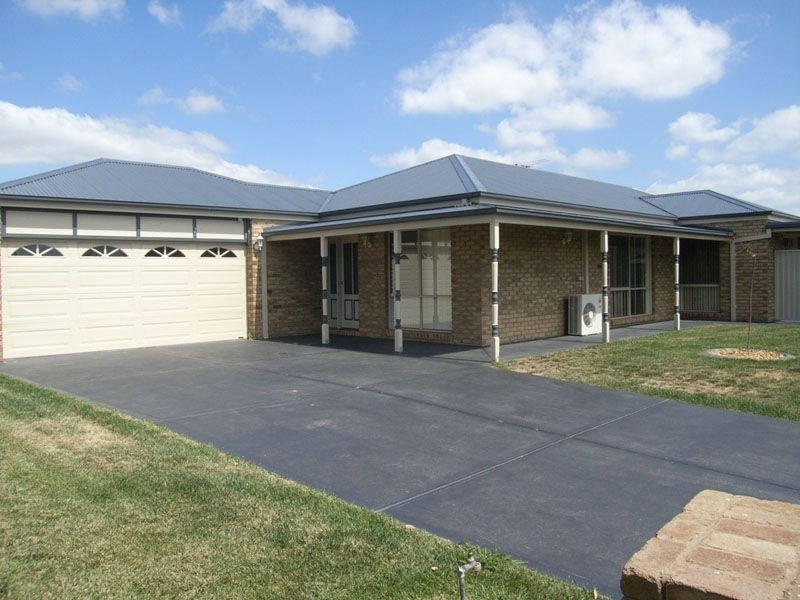 7 Pohlman Close, Pakenham VIC 3810