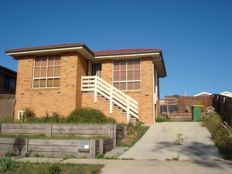 29 Riviera Drive, Pakenham VIC 3810