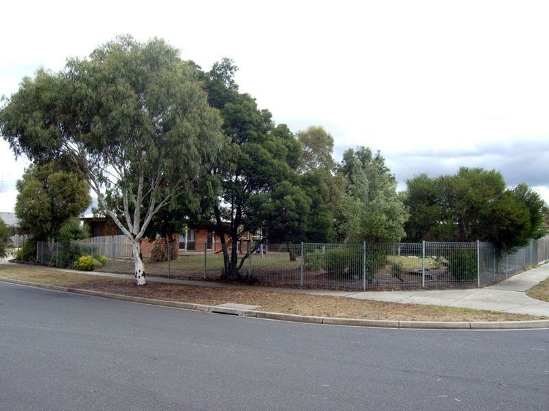 25 Dunbarton Drive, Pakenham VIC 3810